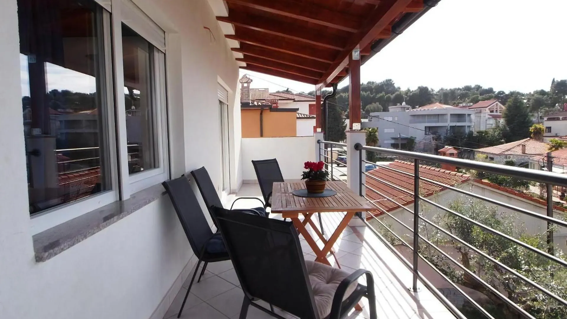 Komfortable Ferienwohnung Mit Terrasse Und Garten Rovinj